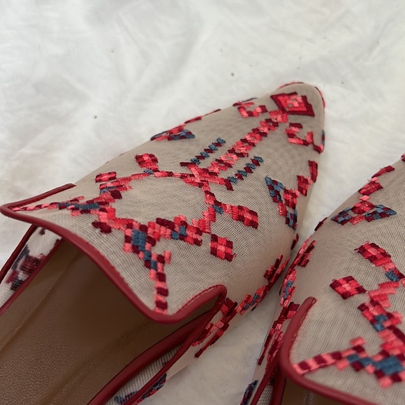 Brand new hand embroidered mules size 42 by Saptodjojokartiko - Picture 3 of 6